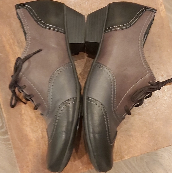 Remonte leather wingtip heeled brogues - Picture 3 of 8